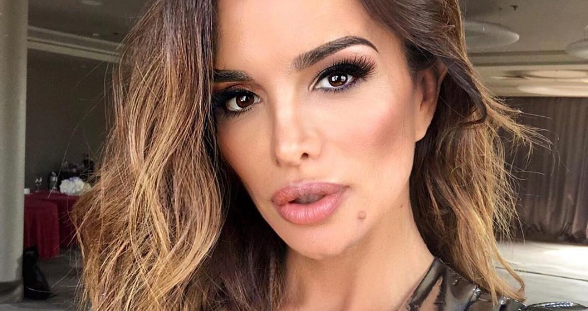Severina oduzima dah u vatrenoj haljini od gotovo 20 tisuća kuna